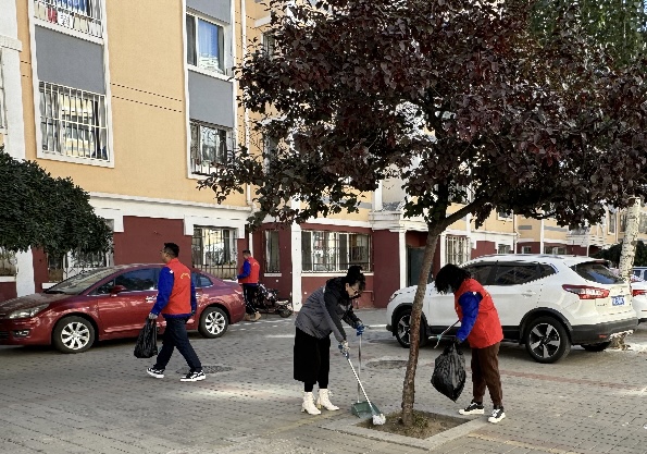 城市燃熱集團城發(fā)供熱橋靠分公司黨總支部協(xié)助呼哈路社區開(kāi)展“民生微實(shí)事”活動(dòng) (3).jpg 城市燃熱集團城發(fā)供熱橋靠分公司黨總支部協(xié)助呼哈路社區開(kāi)展“民生微實(shí)事”活動(dòng) (3).jpg